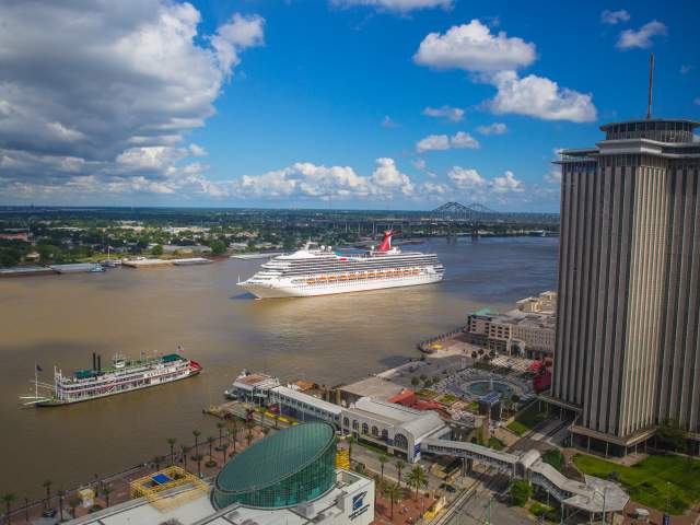 Cruise Ship on the Mississippi River