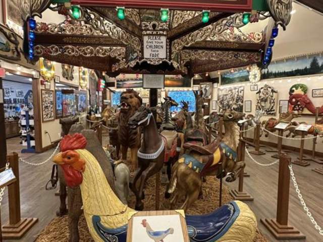 An English cockerel carved around 1900.