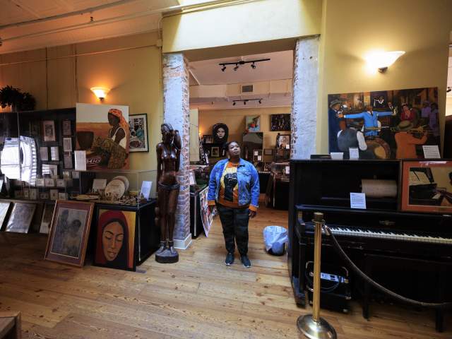 Influencer Katrina Dandridge visits Wells’Built Museum