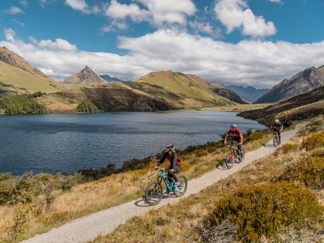 Friends mountain biking around Moke Lake