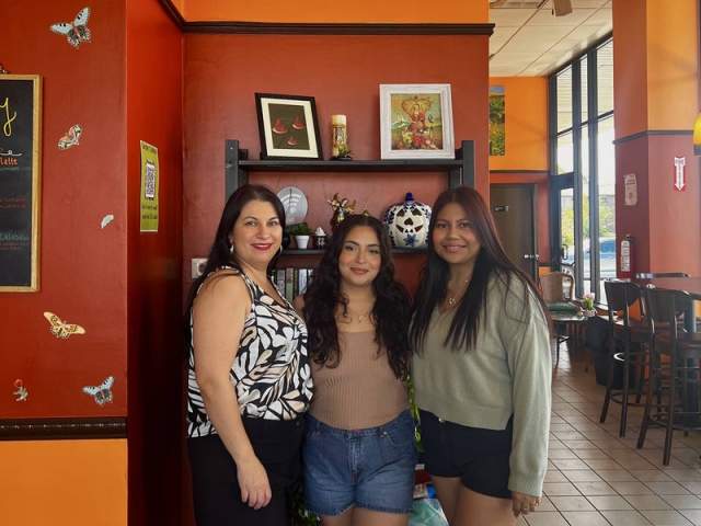 Violet, Maya, Jackie - Café del Sol