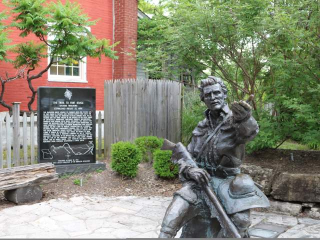 Daniel Boone Statue