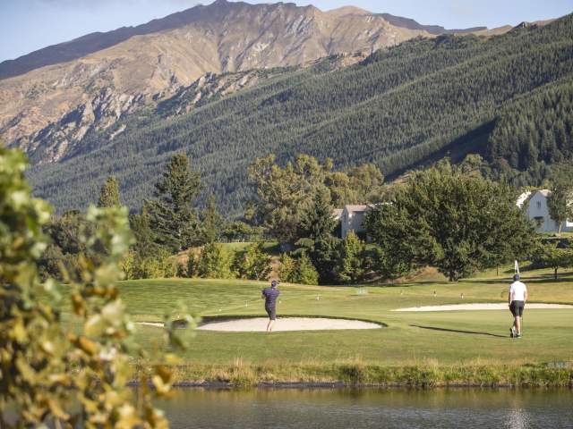 Friends playing golf at Millbrook Resort