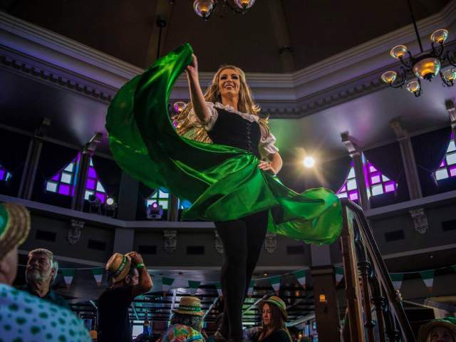 performers at Raglan Road Irish Pub & Restaurant