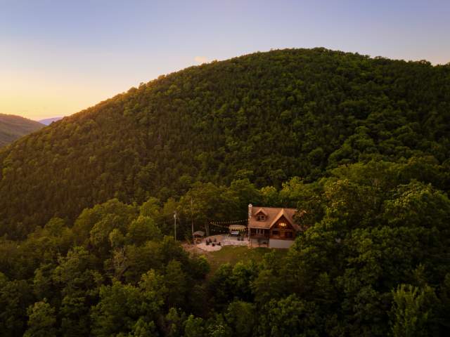 Bearloga Log Cabin, Stanley, VA