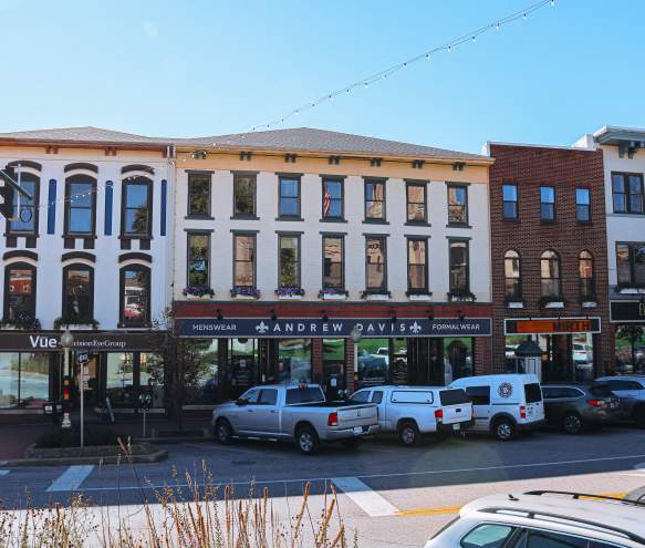 An exterior strip of Fountain Square Mall, including Vue, Andrew Davis, Mirth, and Ellie Mae's