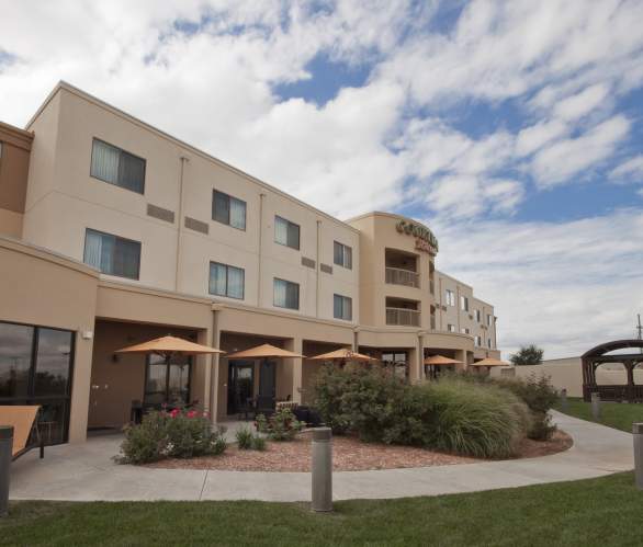 exterior shot of Courtyard Marriott West