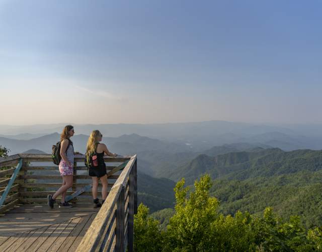 2 people Lookout over mountains