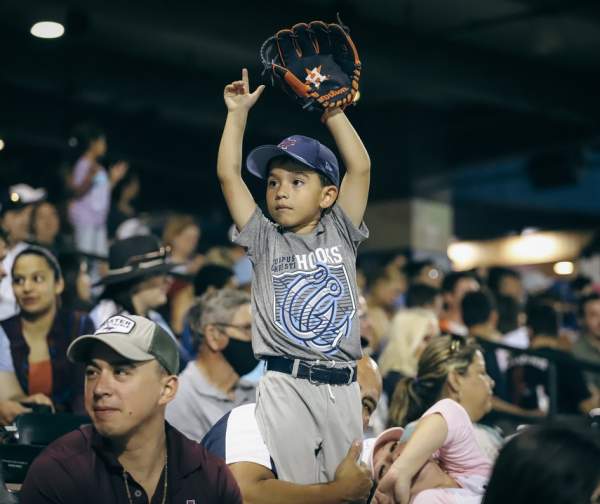 Astros Championship Trophy Tour visits Corpus Christi