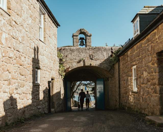 Couple walking through the Garrison Arch