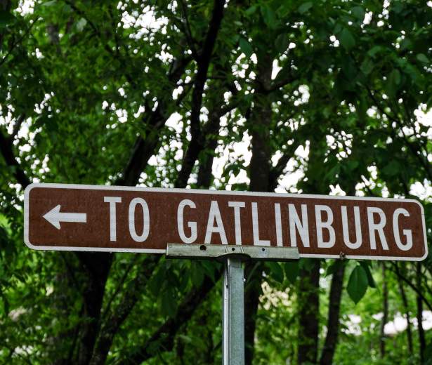 To Gatlinburg Sign