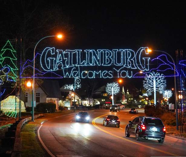 Gatlinburg Welcomes You sign