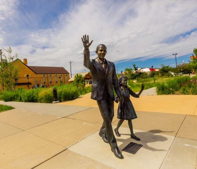 president obama statue with daughter in city of presidents inrapid city sd