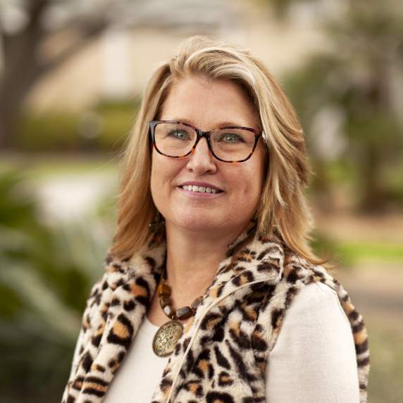 Gretchen Floyd Headshot