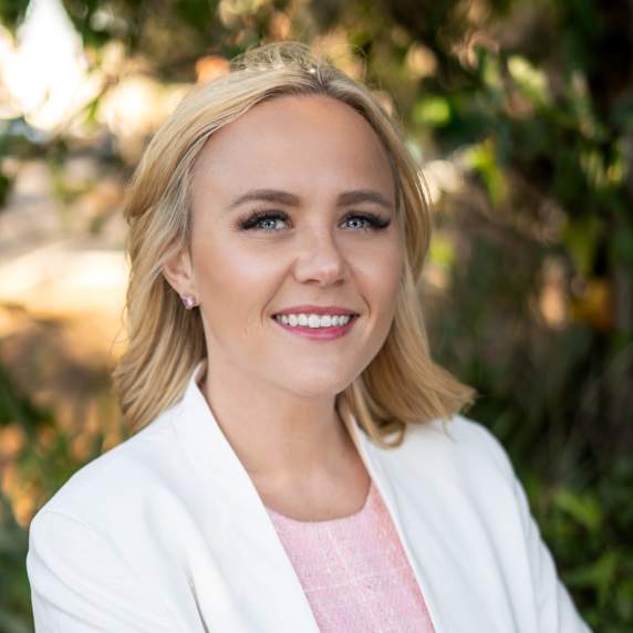 Leslie Wallace Headshot