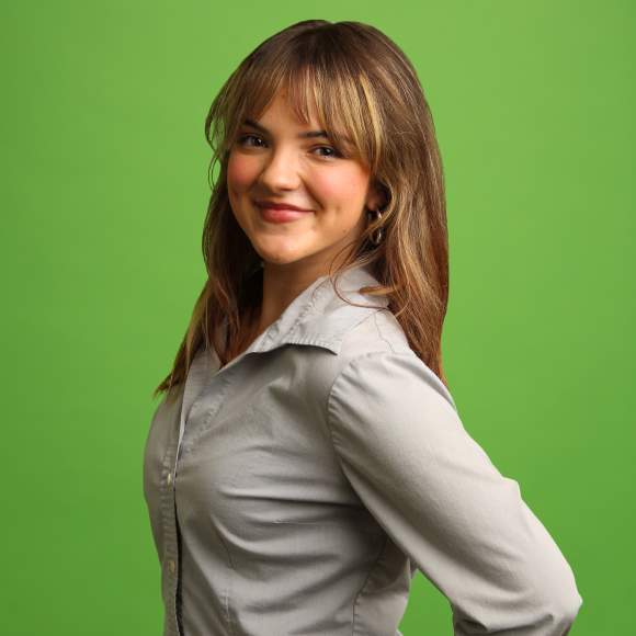 Teagan Wells' headshot on mint green background