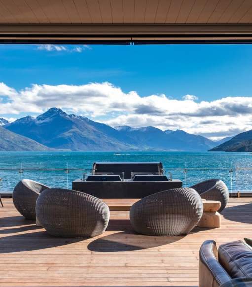 The Penthouse suite by Eichardts. Stunning view over Lake Wakatipu