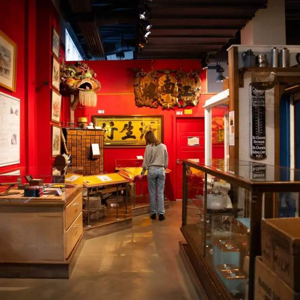 A person looking at the Chinese exhibit at the museum.