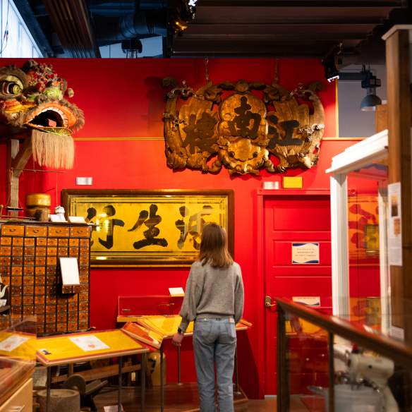 A person looking at the Chinese exhibit at the museum.