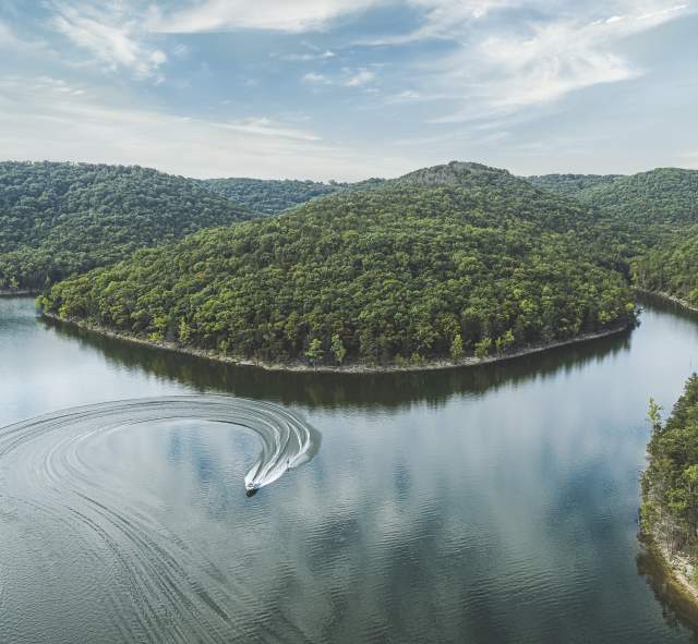 Lake_Scenic_Outdoors_Summer_Spring_Boat