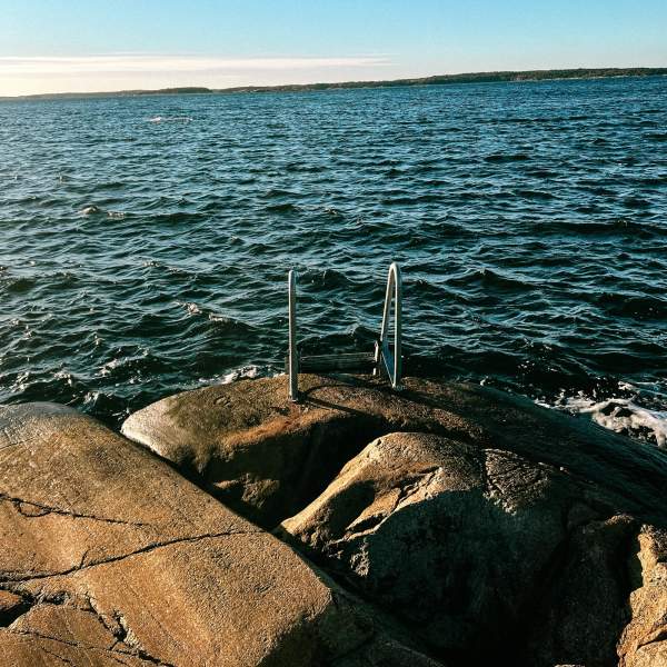 Badestige på et svaberg i Sarpsborg. Foto.