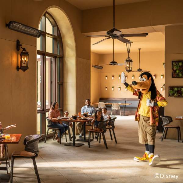 Four Seasons Resort Orlando at Walt Disney World® Resort Goofy and family at Ravello