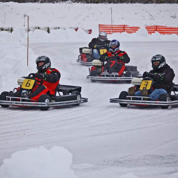 Vinterrace med gokart på Vålerbanen