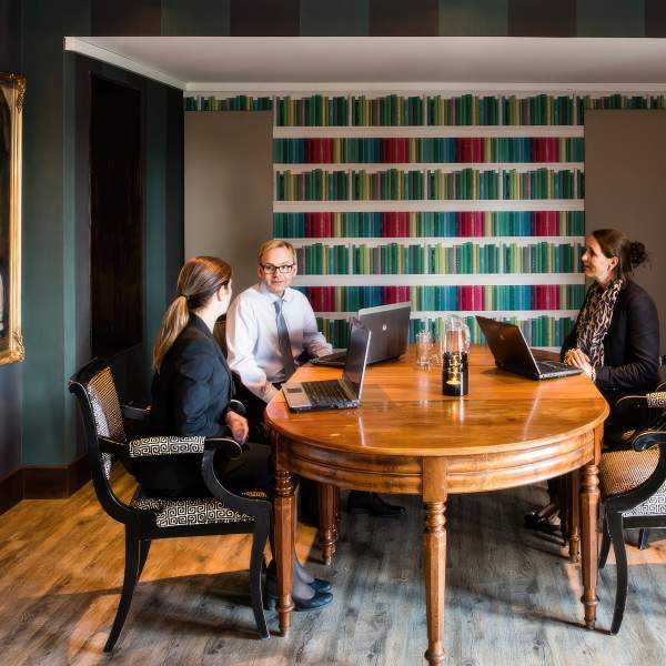 Et lite møterom på Klækken hotell