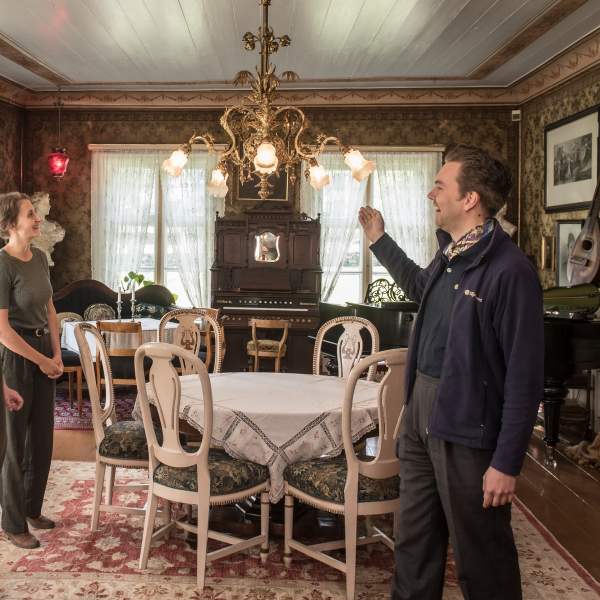 Mjøsmuseet - Omvisning på Gjøvik gård med Evald