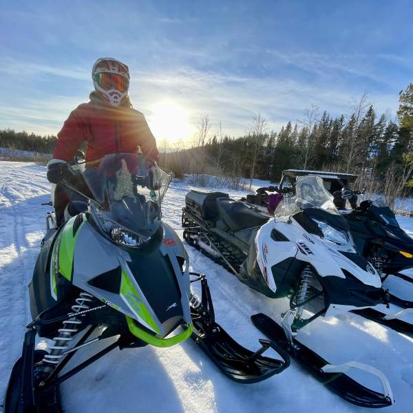 Solskinnstur med Åsnes Finnskog Snøscooterklubb