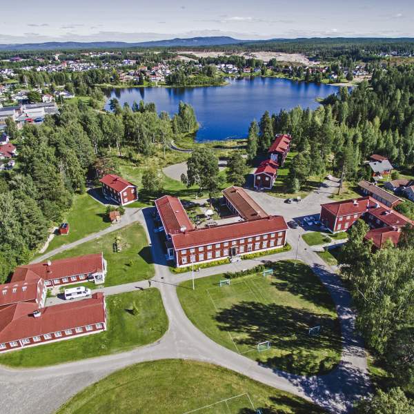 Dronebilde fra Elverum Folkehøgskole - Skolebygg 02