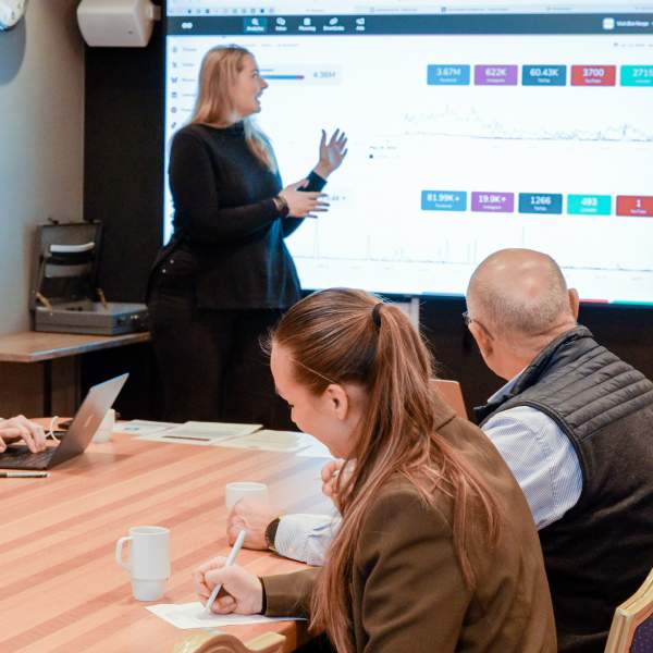 Presentasjon i ett av møterommene på Klækken Hotell