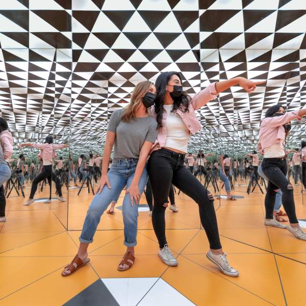 museum of illusions infinity room millenial girls masks
