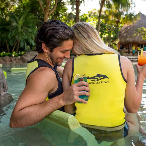 A couple enjoying cocktails at Discovery Cove Sunken Terrace