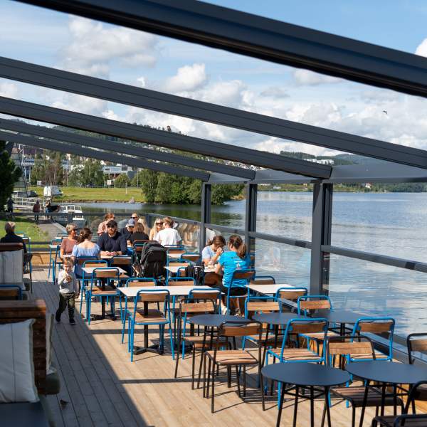 Outdoor dining by lake Mjøsa at Brygga Gjøvik