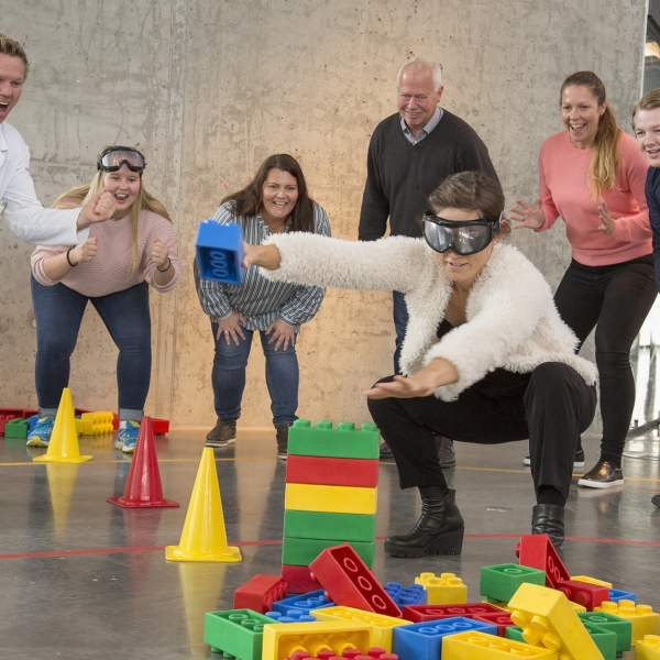 Teambuilding på arbeidsplassen med mega LEGO-klosser