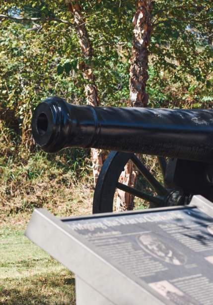 cannon and educational panel about Clarksville in the Civil War