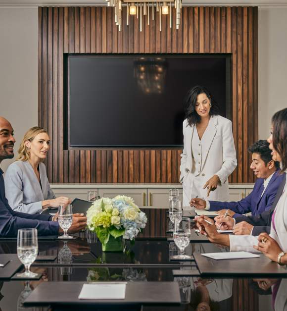 People in meeting at Signia by Hilton Orlando Bonnet Creek