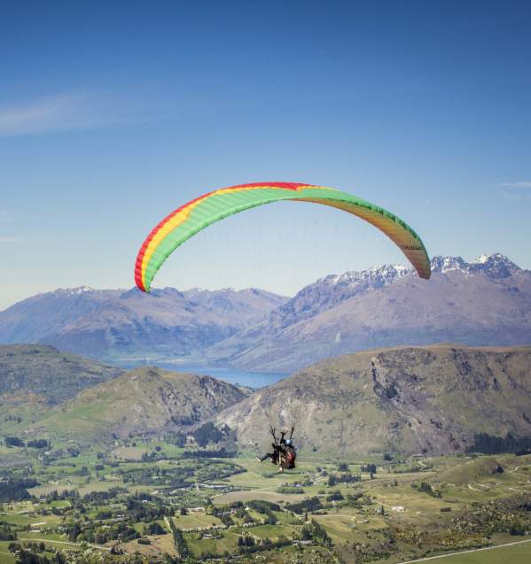 Paragliding Coronet Peak in Spring