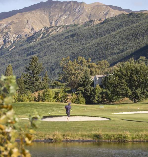 Friends playing golf at Millbrook Resort