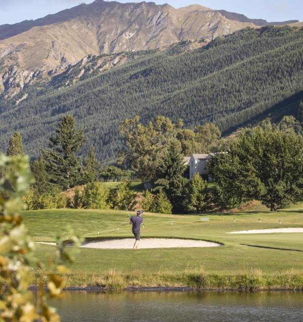 Friends playing golf at Millbrook Resort
