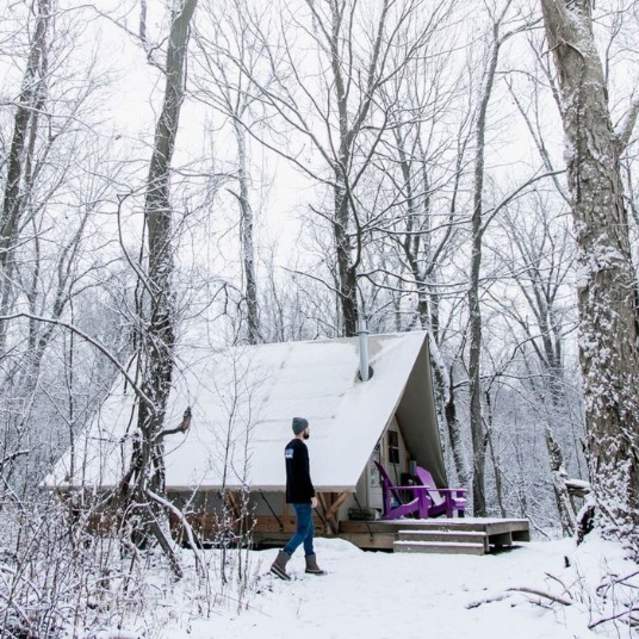 man walking to otentik