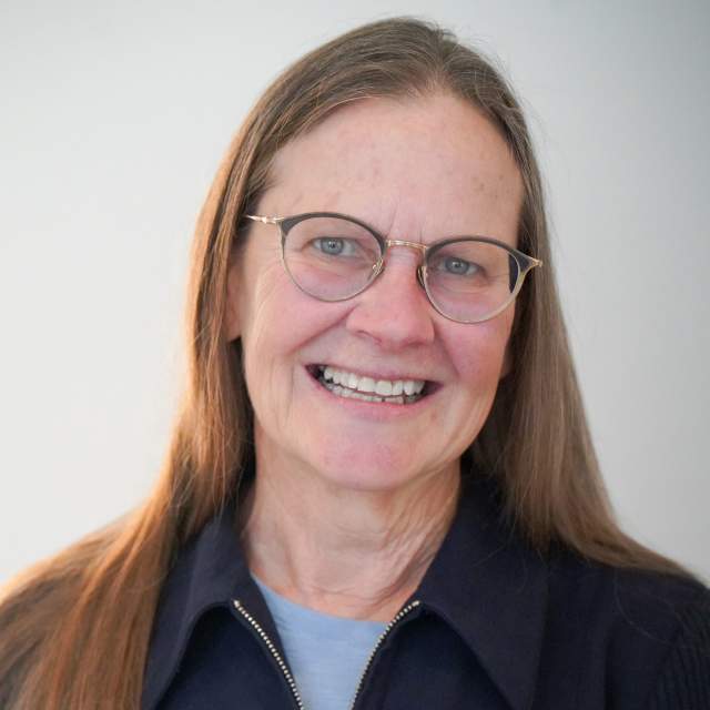 Elizabeth Dalton Volunteer Headshot