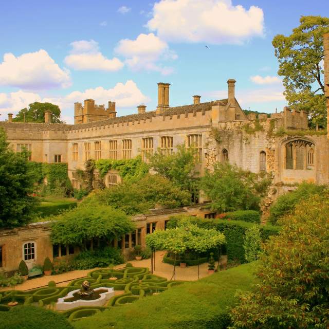 Sudeley Castle in the background, with it's ruins and gardens in front