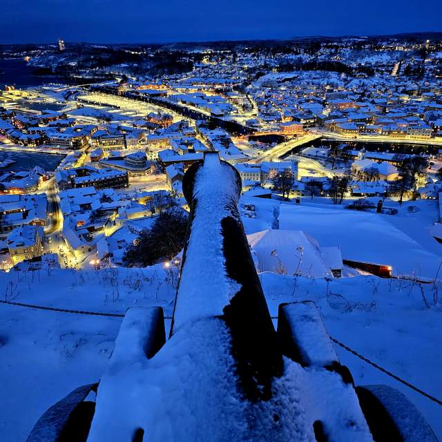 Vinterbilde av Halden, tatt fra festningen