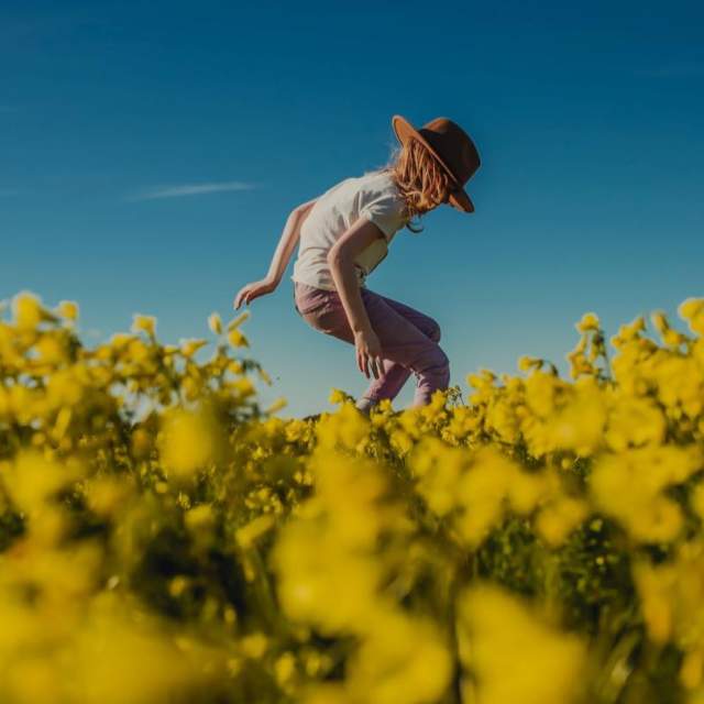 Kid-in-mustard-flowers-fields