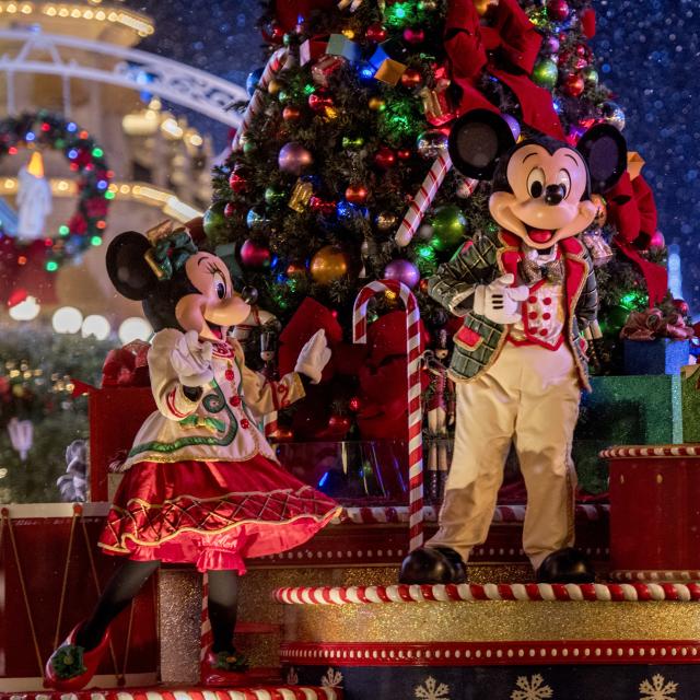 The enchanting holiday parade during Mickey's Very Merry Christmas Party at Magic Kingdom Park transforms Main Street, U.S.A. Santa Claus, gingerbread men, elves, reindeer, toy soldiers and other friends from the North Pole join Mickey Mouse and his pals. Anna, Elsa, Kristoff and Olaf from "Frozen" join in the fun. (Kent Phillips, photographer)