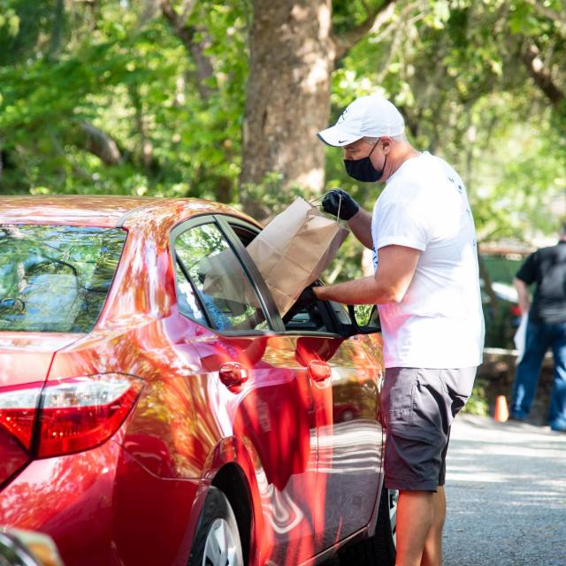 Feed the Need Florida volunteer.