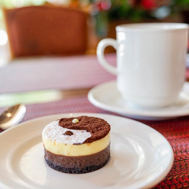 Yin Yang Chocolate Oreo Cake at Islands Dining Room