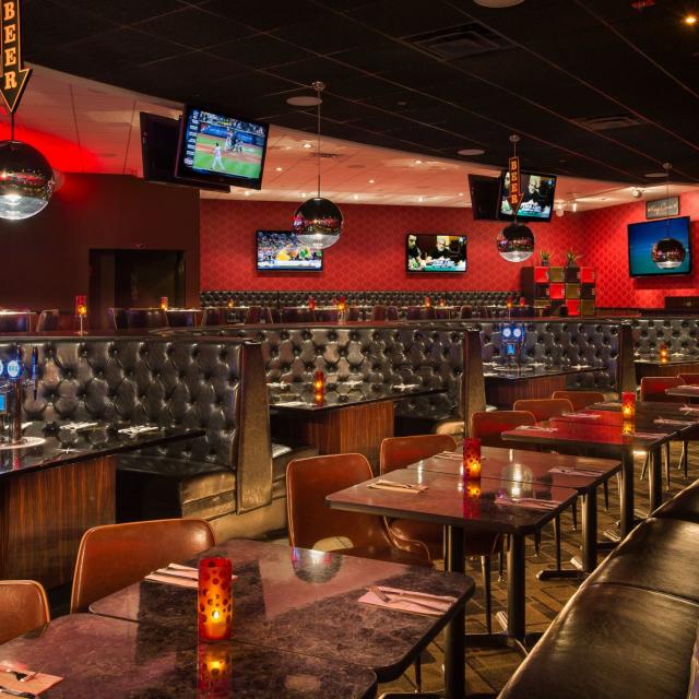 Kings Bowl Orlando dining area
